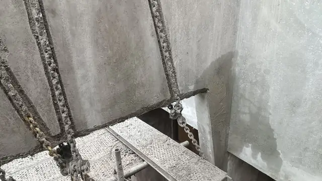Reparo de fachada com acesso suspenso
