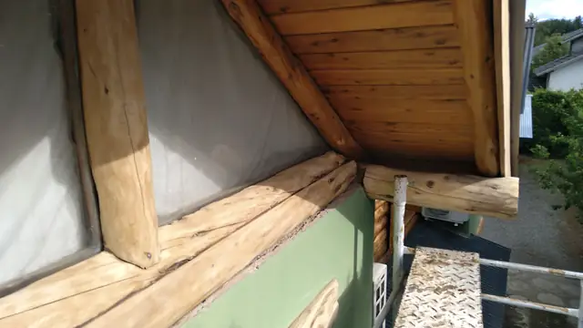 Beiral e estrutura de madeira